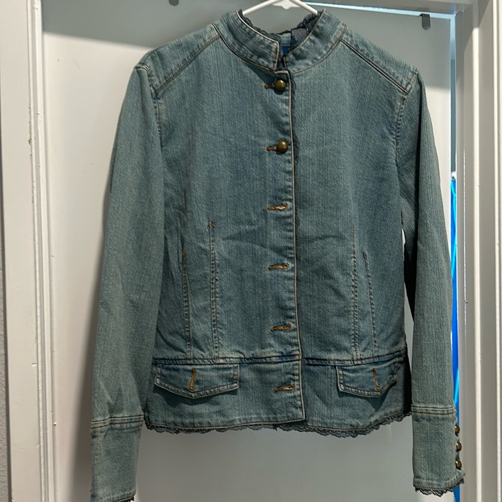 Denim jacket w lace trim